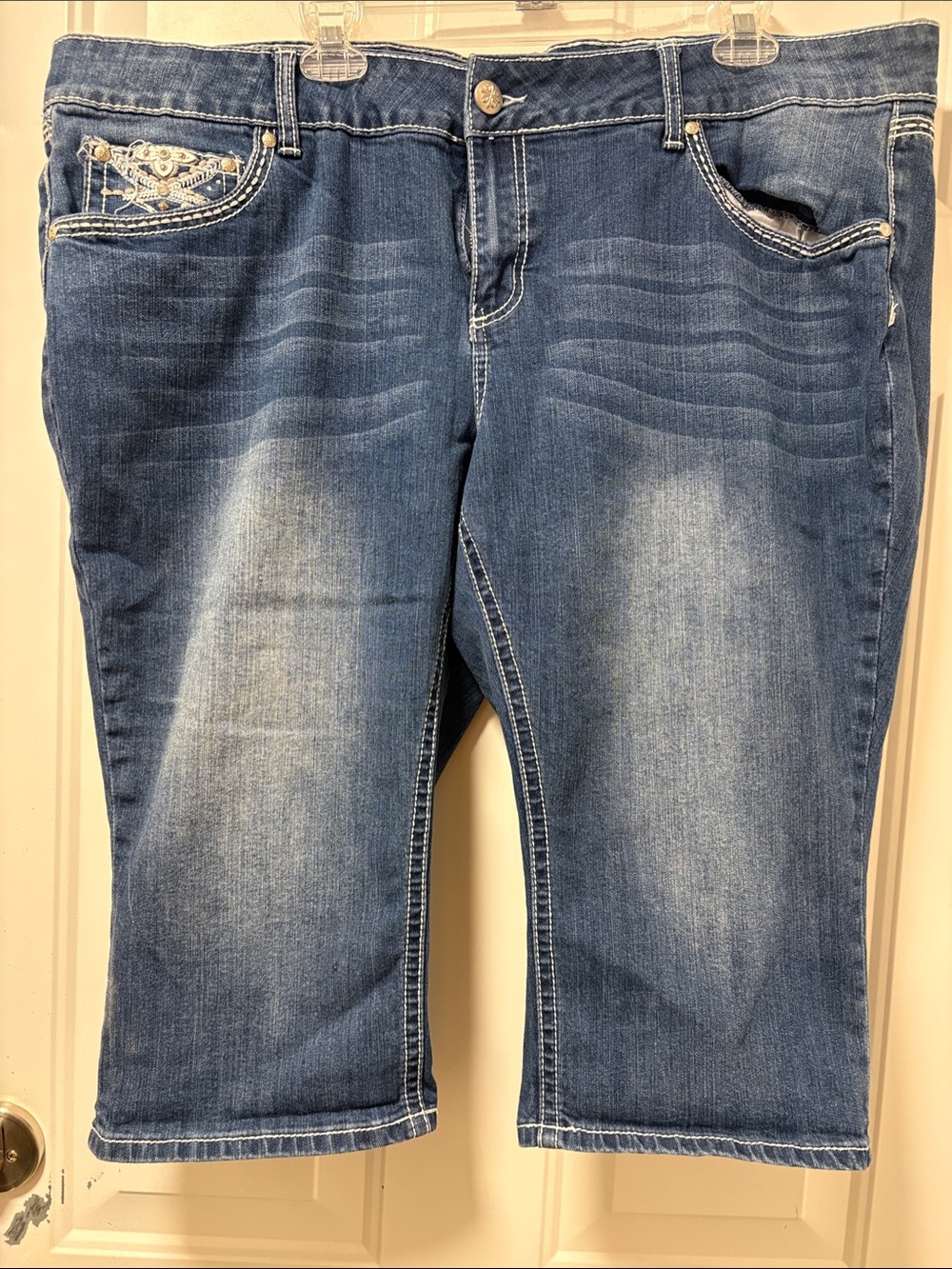 Rue21 Denim Cropped Capri Jeans in Blue Wash